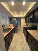 13222 Salmon River Rd, Unit 102 in San Diego, CA - Foto de edificio - Building Photo