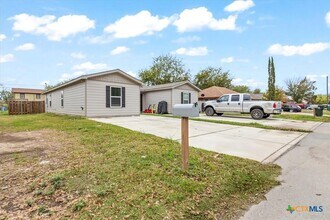 1153 Magnolia St in Seguin, TX - Building Photo - Building Photo