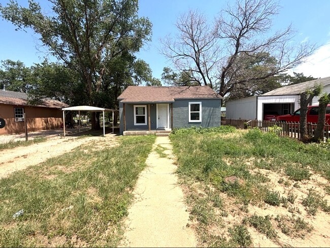 property at 517 W 5th St