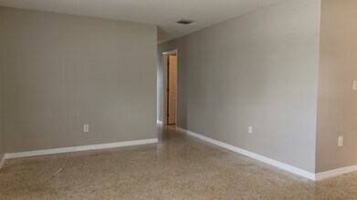 2830 NW 209th Terrace, Unit house in Miami Gardens, FL - Building Photo - Building Photo