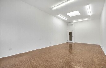 1135 N La Brea Ave in Inglewood, CA - Building Photo - Building Photo