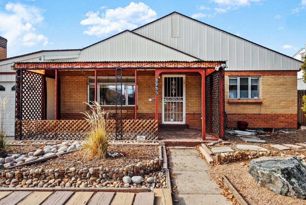 1733 Lima St in Aurora, CO - Building Photo