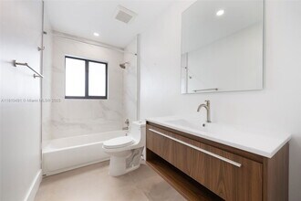 8401 SW 142nd St in Palmetto Bay, FL - Building Photo - Building Photo