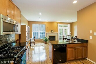 13723 Harvest Glen Way in Germantown, MD - Building Photo - Building Photo