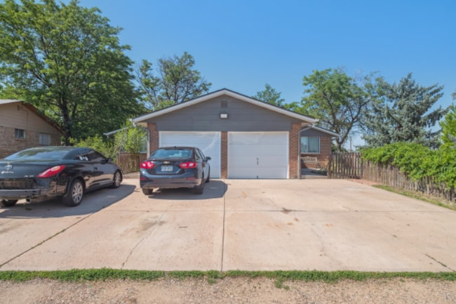 6015 W Jefferson Pl in Lakewood, CO - Building Photo - Building Photo