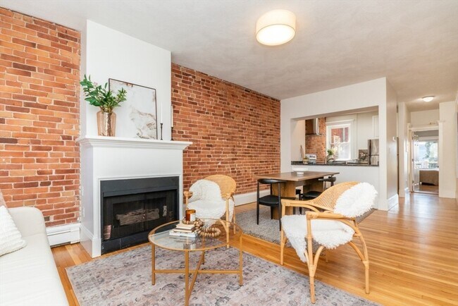 298 Bunker Hill St in Boston, MA - Building Photo - Building Photo