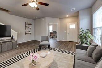 2432 E 6th St in Tulsa, OK - Building Photo - Building Photo