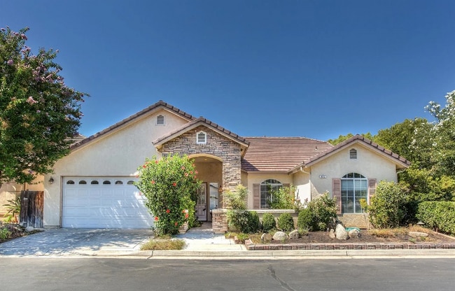 872 E Green Acres Dr