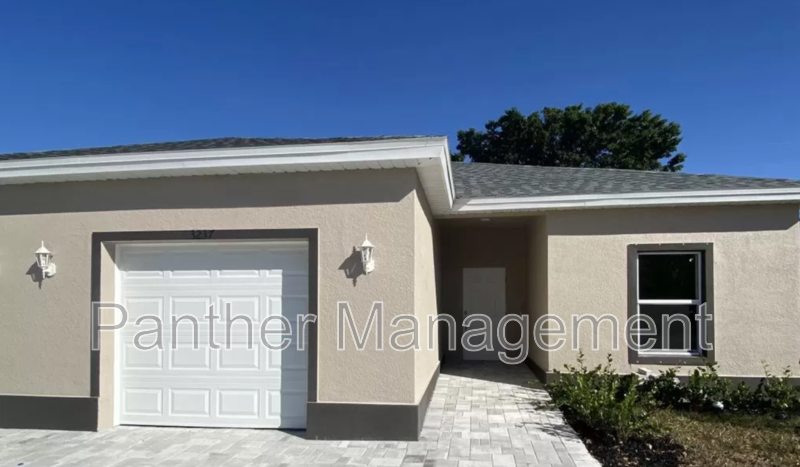 26277 Northern Cross Rd in Punta Gorda, FL - Building Photo