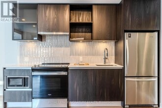 395 Dundas St W in Oakville, ON - Building Photo - Building Photo