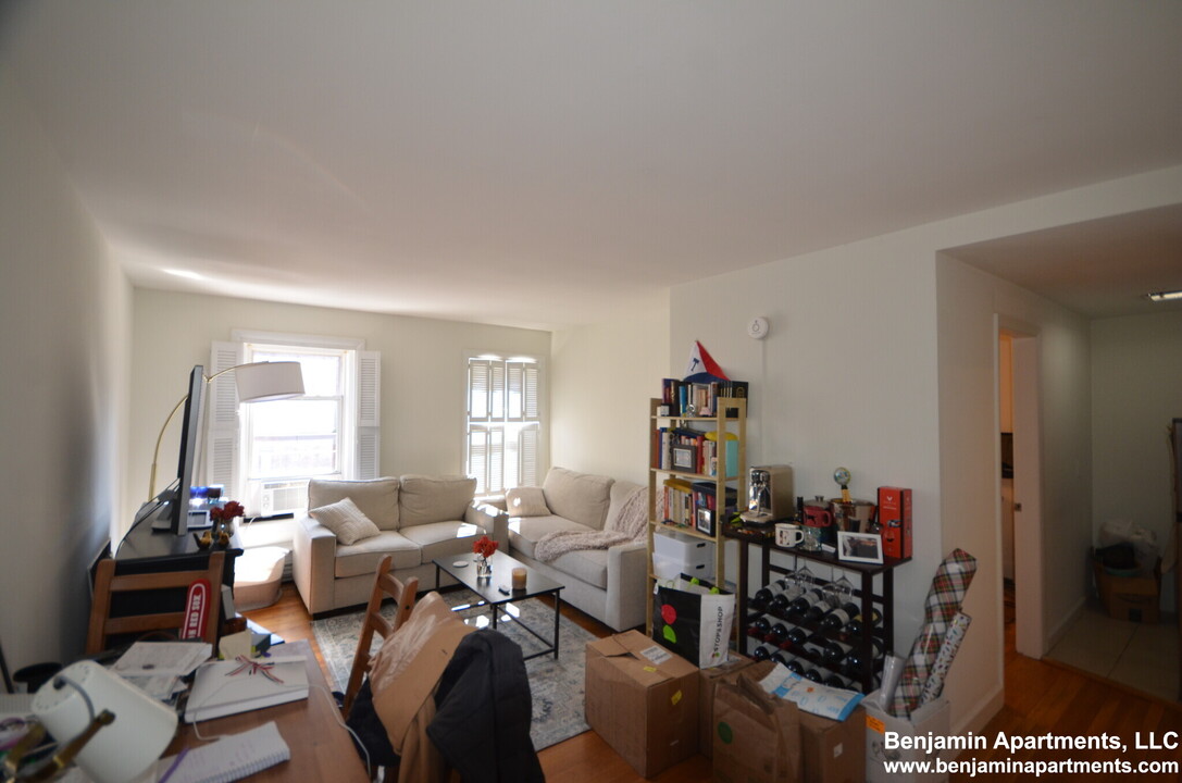 517 Beacon St, Unit 2 in Boston, MA - Building Photo
