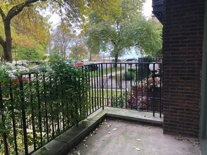 1101 W Pratt Blvd in Chicago, IL - Building Photo - Building Photo