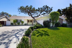 5742 Castle Dr in Huntington Beach, CA - Building Photo