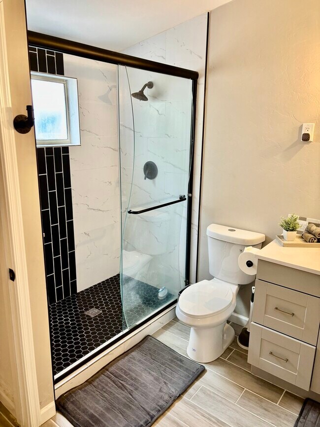 property at 2023 S Rosemont Ave