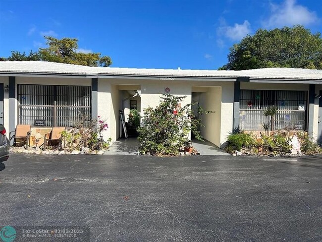 10355 NW 35th St in Coral Springs, FL - Foto de edificio - Building Photo