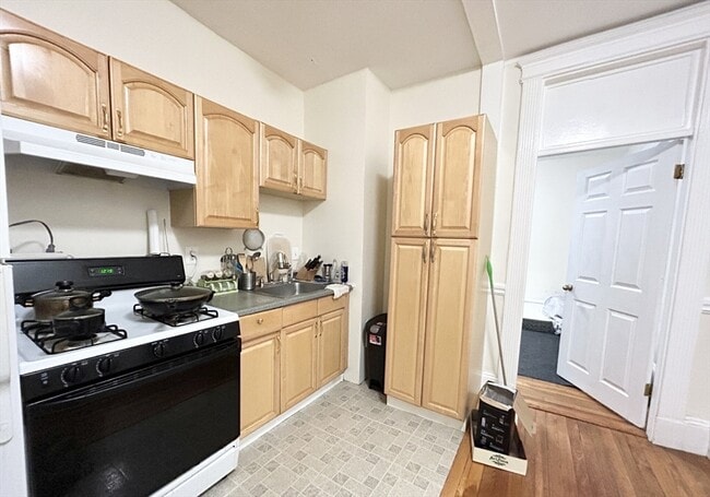 property at 39 Hemenway St