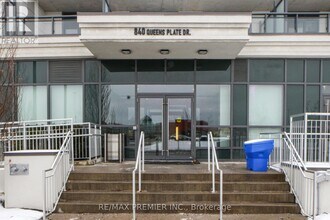 840 Queens Plate Dr in Toronto, ON - Building Photo - Building Photo