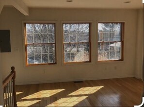 33 Montgomery St, Unit #F in Saugerties, NY - Building Photo - Building Photo