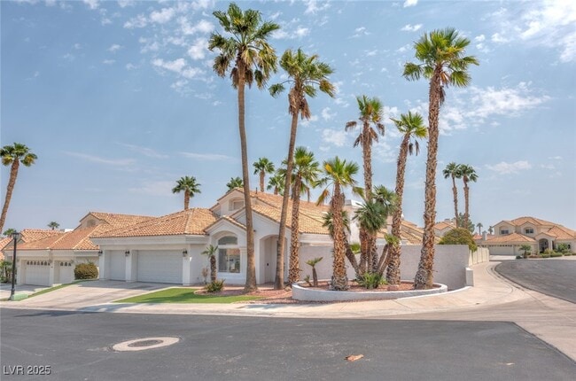 8129 Pacific Cove Dr in Las Vegas, NV - Building Photo - Building Photo