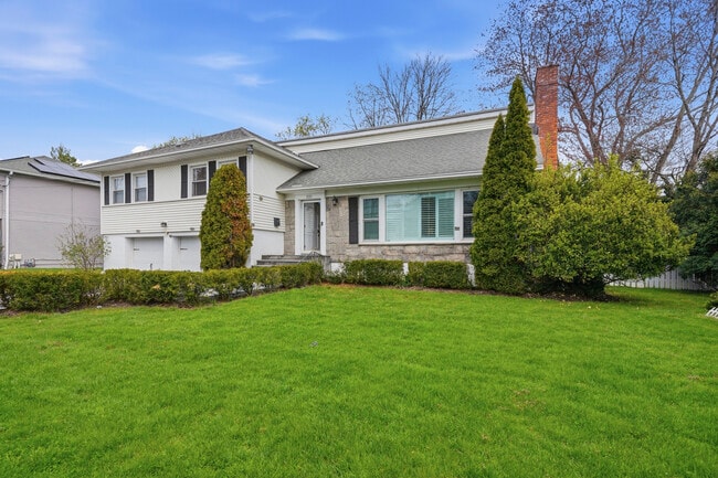 property at 221 Mamaroneck Rd