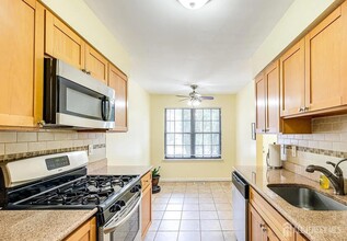 6 Dogwood Dr in Edison, NJ - Building Photo - Building Photo