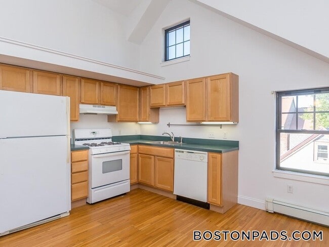 241 River St