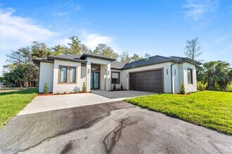 3381 22nd Ave NE in Naples, FL - Building Photo - Building Photo