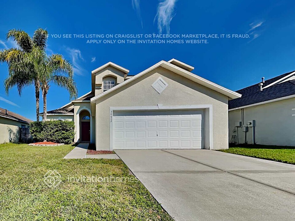 30603 Wrencrest Dr in Zephyrhills, FL - Foto de edificio