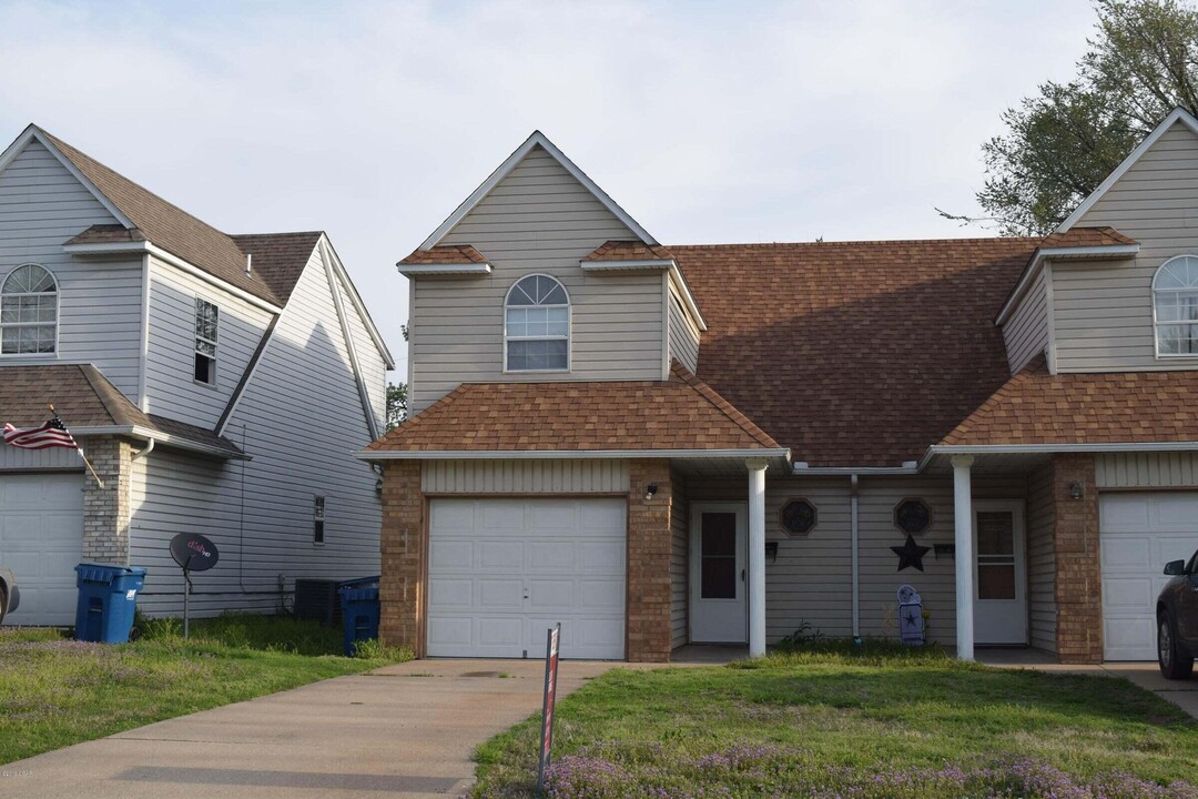 1313 E 12th St in Joplin, MO - Building Photo