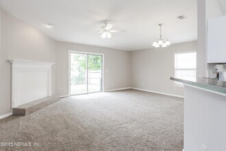 7485 International Village Dr in Jacksonville, FL - Building Photo - Building Photo
