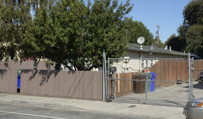 1347 Sanford Ave in San Pablo, CA - Foto de edificio - Building Photo