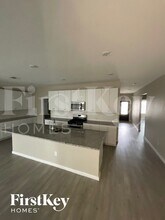 1220 Treehouse Ln, Unit 1st Floor in New Braunfels, TX - Foto de edificio - Building Photo