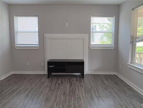 1112 Regent St SW in Atlanta, GA - Building Photo - Building Photo