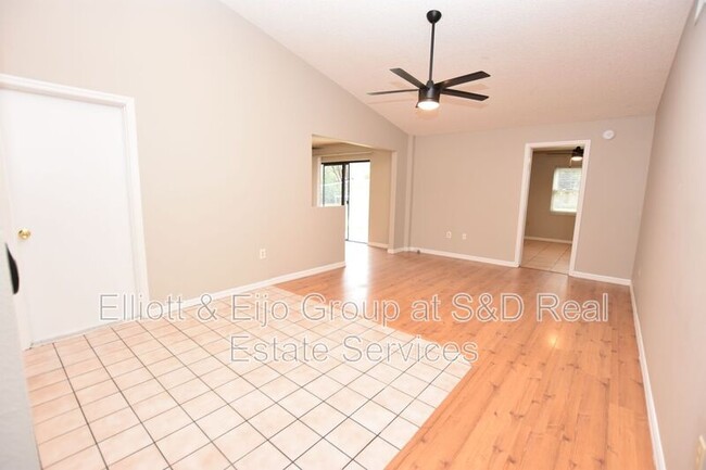 746 Highland Gardens Ln in Lakeland, FL - Building Photo - Building Photo