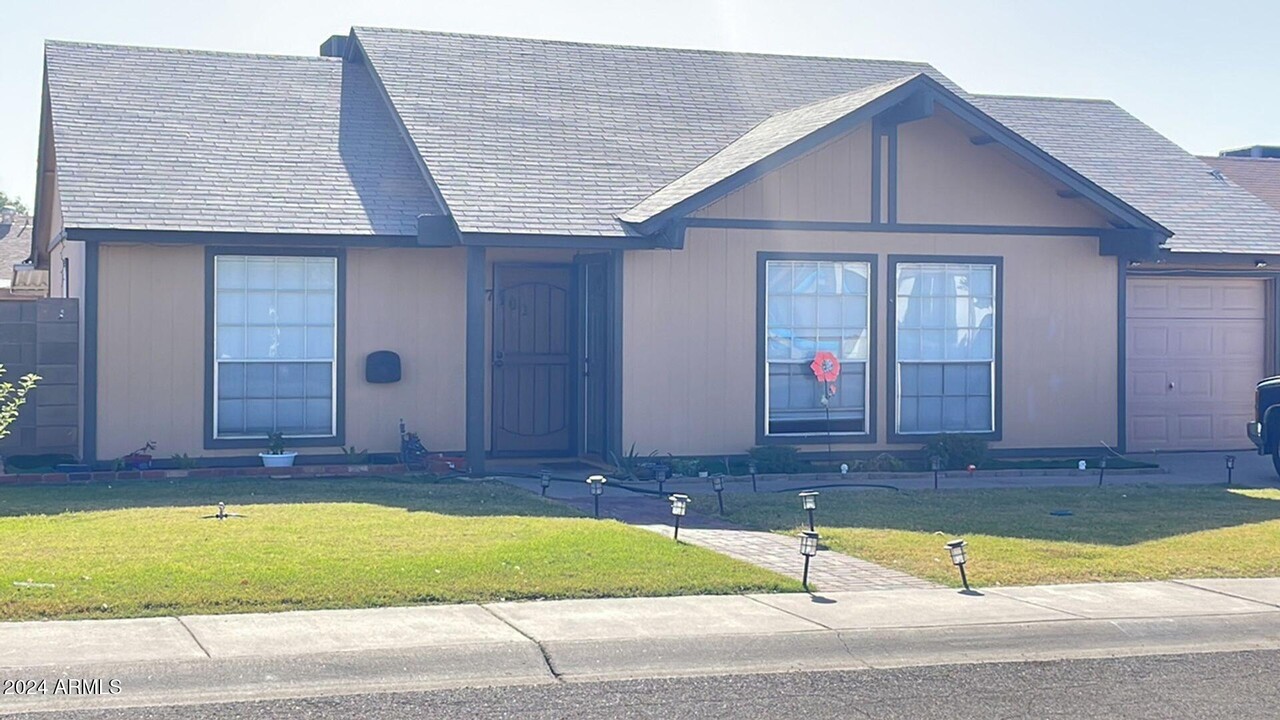 7301 W Georgia Ave in Glendale, AZ - Building Photo