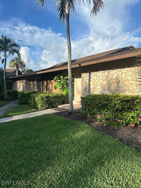 753 Palm View Dr in Naples, FL - Building Photo