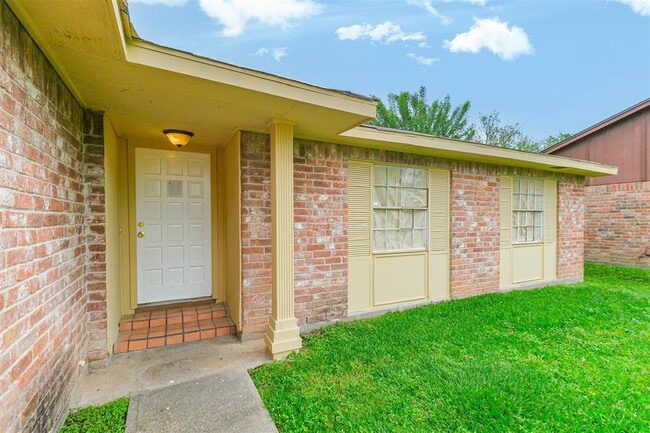 10007 Towne Brook Ln in Sugar Land, TX - Foto de edificio - Building Photo