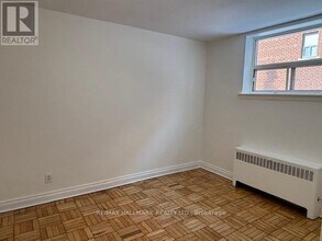 15 Anglesey Blvd in Toronto, ON - Building Photo - Building Photo