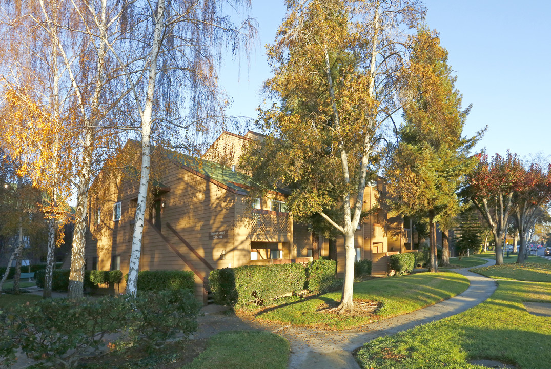 Sierra Crest in San Jose, CA - Building Photo