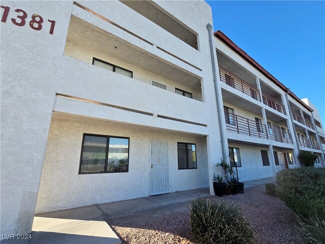 1381 E University Ave. in Las Vegas, NV - Building Photo - Building Photo