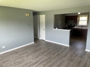 641 Pasadena Ave, Unit 2W in Beecher, IL - Building Photo - Building Photo