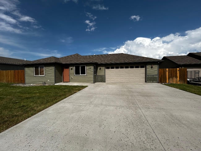 property at 904 Meriwether Dr E