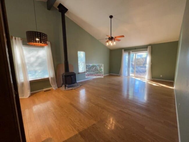 655 W Monument St in Colorado Springs, CO - Building Photo - Building Photo
