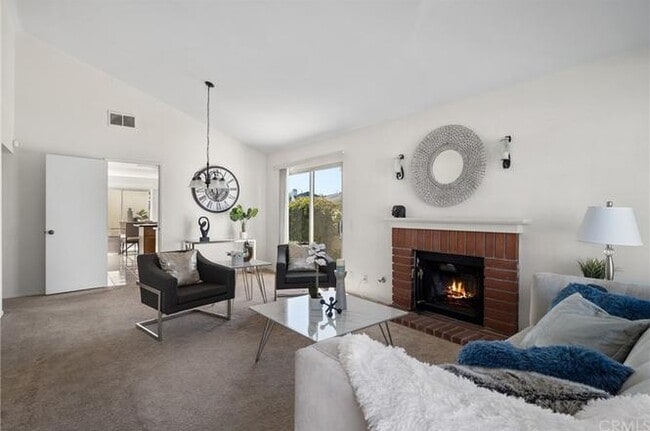 25 Snowapple in Irvine, CA - Building Photo - Building Photo