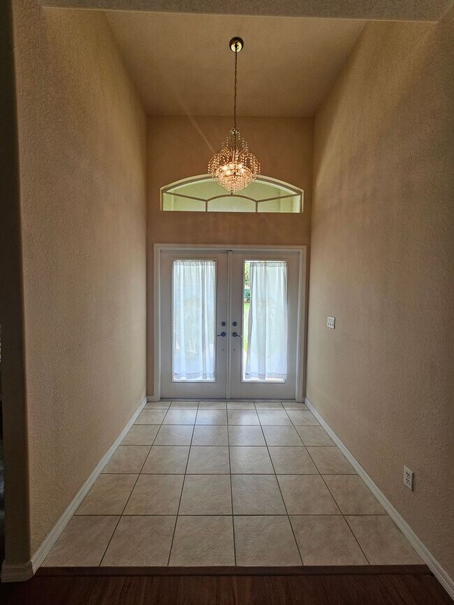 1806 NE 1st Terrace in Cape Coral, FL - Foto de edificio - Building Photo