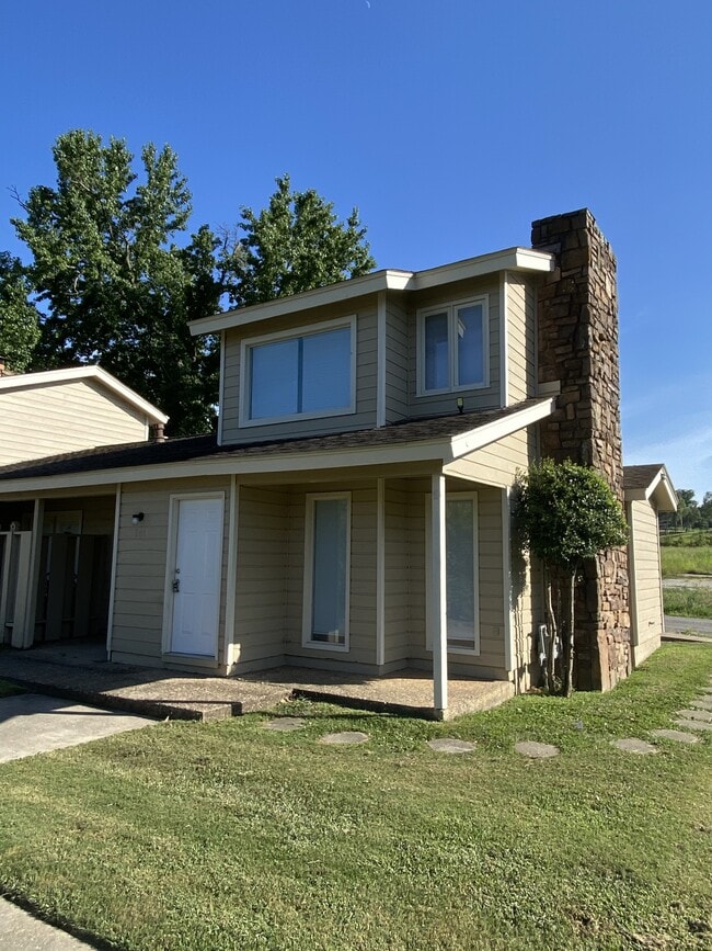property at 13739 Turnberry Ln
