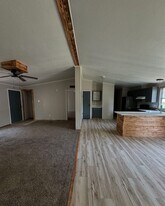 1461 County Farm Rd in Cassville, MO - Building Photo