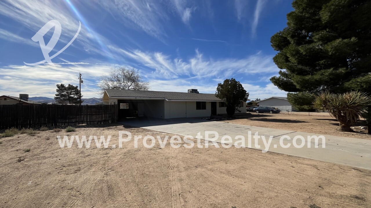 22755 Eyota Rd in Apple Valley, CA - Building Photo