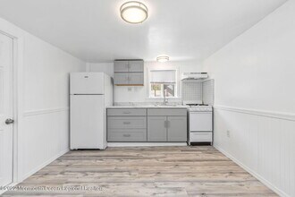 18 5th St in Highlands, NJ - Foto de edificio - Building Photo