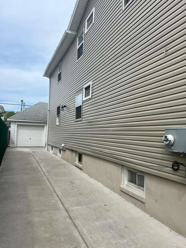 241-21 Memphis Ave in Queens, NY - Building Photo - Building Photo
